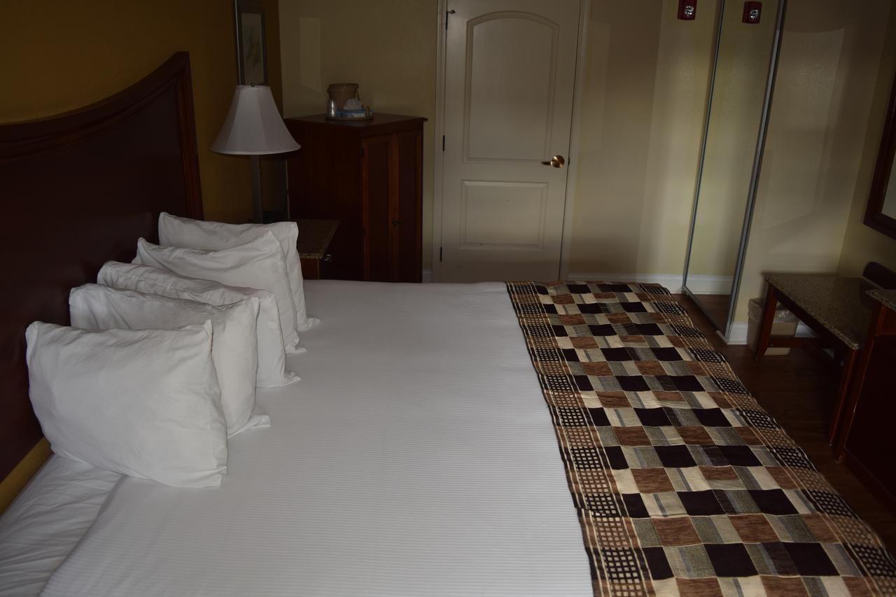 لومبيرتون، كارولاينا الشمالية Atkinson Inn & Suites المظهر الخارجي الصورة