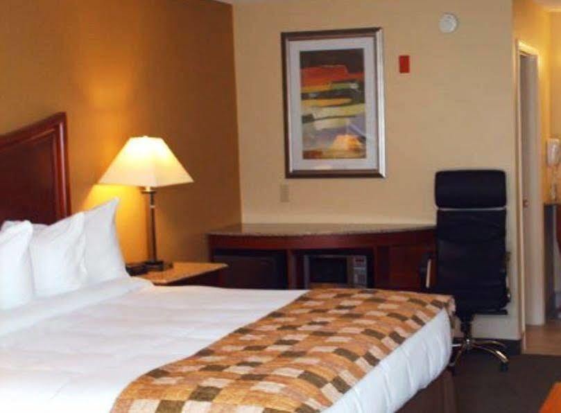 لومبيرتون، كارولاينا الشمالية Atkinson Inn & Suites المظهر الخارجي الصورة