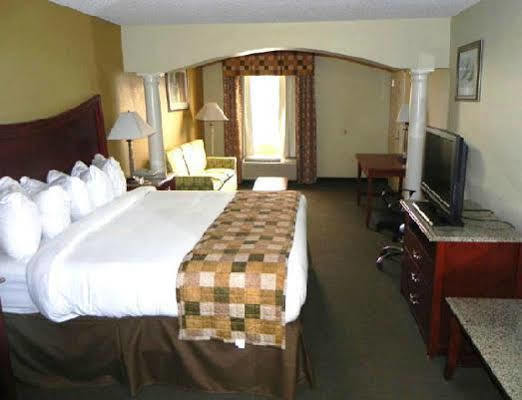 لومبيرتون، كارولاينا الشمالية Atkinson Inn & Suites المظهر الخارجي الصورة